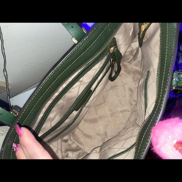 Micheal kors tote - Picture 4 of 5